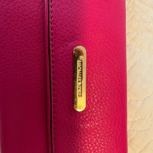 Michael Kors EUC Pink Pebbled Leather Wallet - Picture 3 of 5